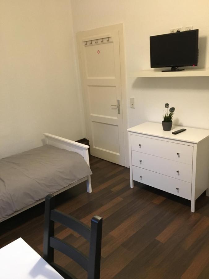 Zum Armen Mann Bed & Breakfast Dusseldorf Exterior photo