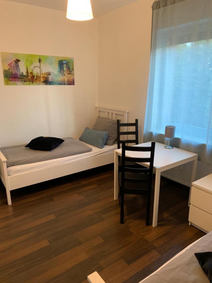 Zum Armen Mann Bed & Breakfast Dusseldorf Exterior photo