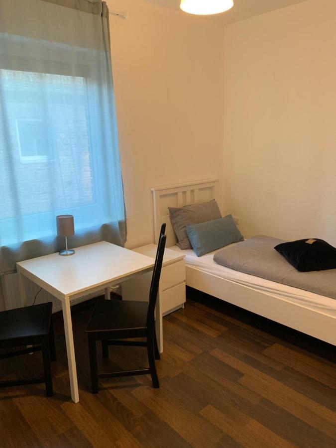 Zum Armen Mann Bed & Breakfast Dusseldorf Exterior photo